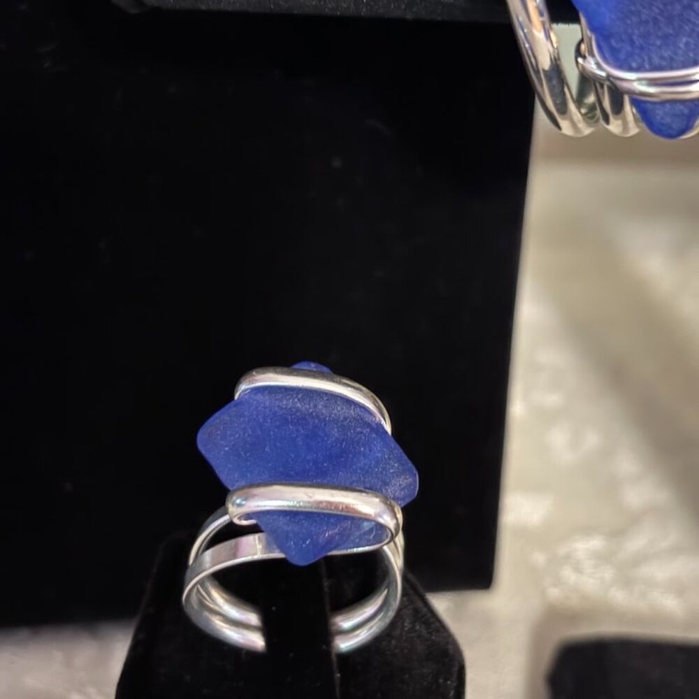 Beautiful Blue Color Cuff Bracelet and Ring (size 10) in Silver Tone - Picture 5 of 14